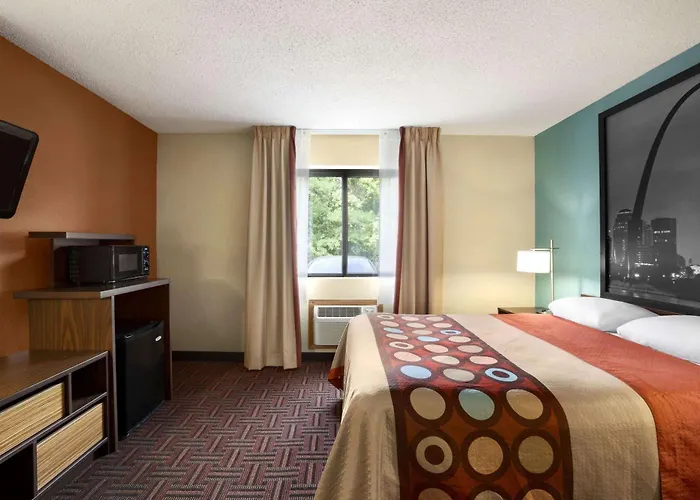 Super 8 By Wyndham Fairview Heights-st. Louis