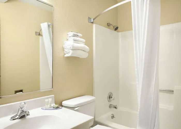 Super 8 By Wyndham Fairview Heights-st. Louis