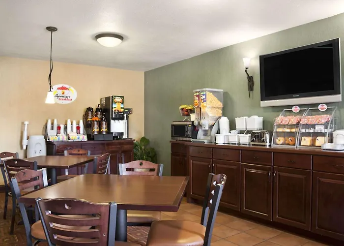 Super 8 By Wyndham Fairview Heights-st. Louis